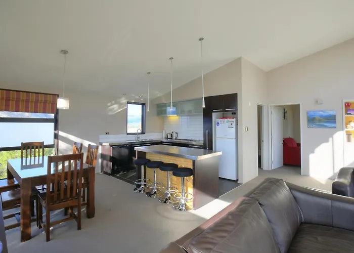 Anderson Heights | Spacious With Views 瓦纳卡