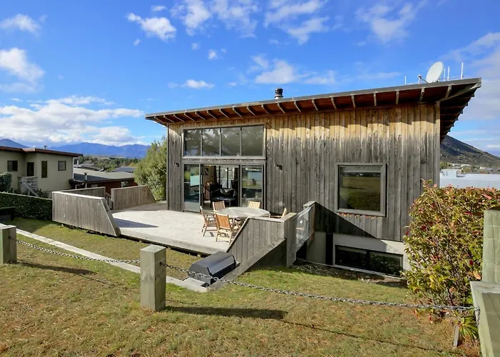 Anderson Heights | Spacious With Views 度假居