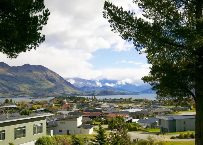Anderson Heights | Spacious With Views 度假居 *